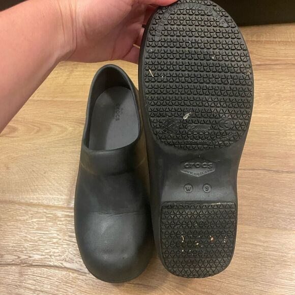 Crocs Dual Comfort Black Nursing Work Clogs Non-Slip Shoes Women's Size 9 - Picture 5 of 8
